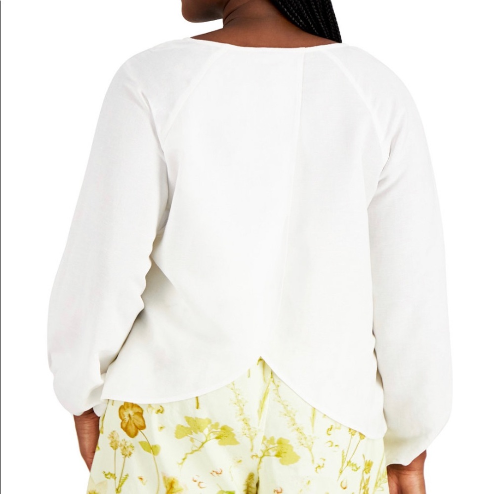 Beautiful ALFANI white linen blouse in size 1X.